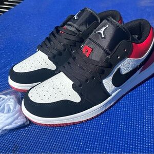 Air Jordan 1 Lows "Black Toe"